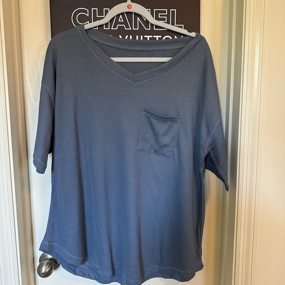 *NEW* OVERSIZED WORKOUT EVERYDAY COMFY TEE - Picture 3 of 12